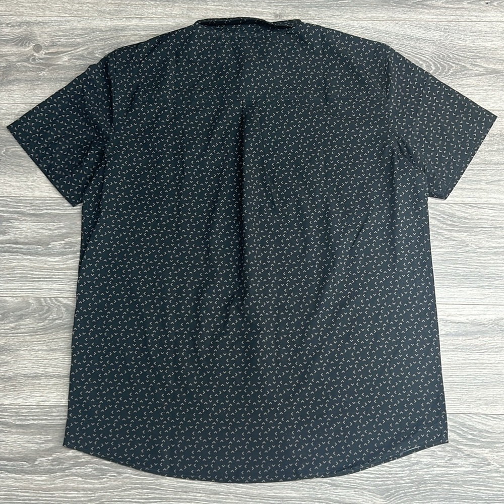 Voyager button down size XXL - Picture 8 of 8